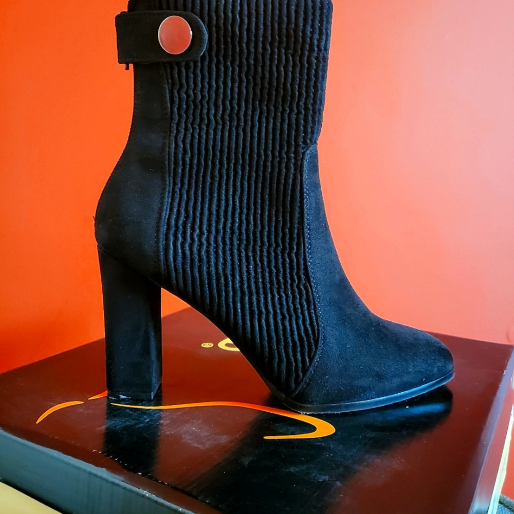 Womens Booties! Pre-loved.